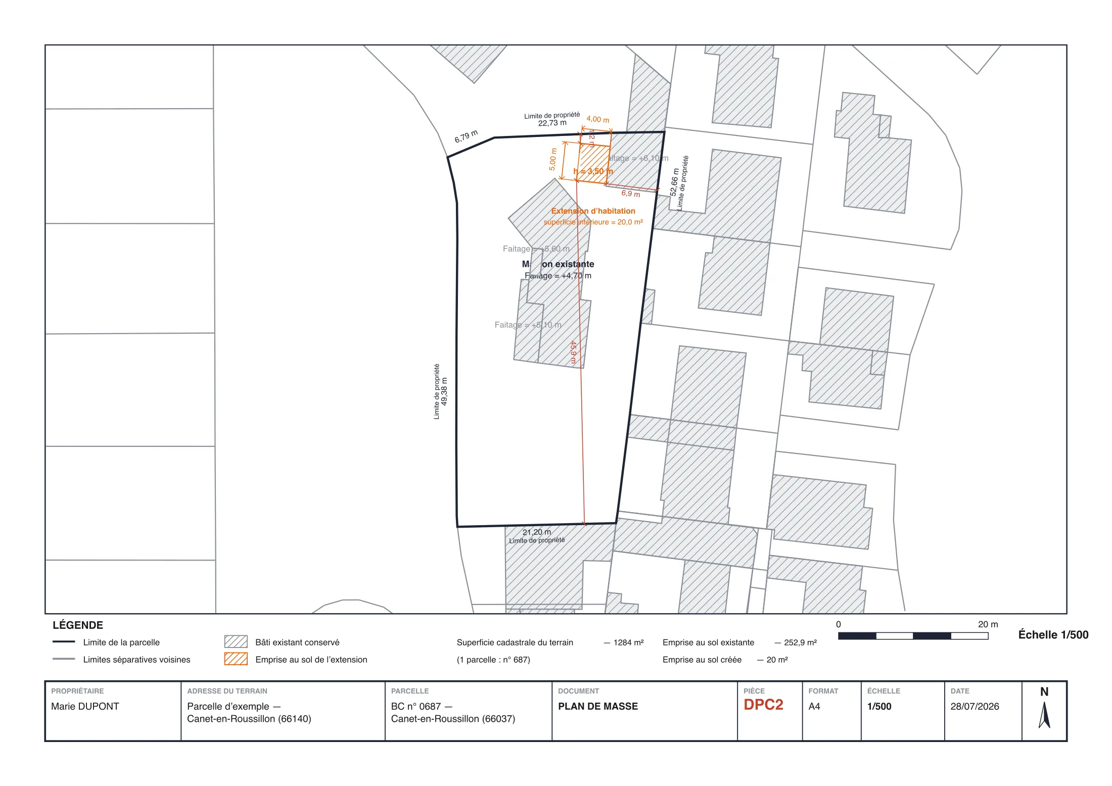 Plan de masse (DP2) réel d'une extension de 5 × 4 m accolée à la maison existante : emprise hachurée, cotes en 3 dimensions, distances aux limites séparatives, légende et échelle 1/500