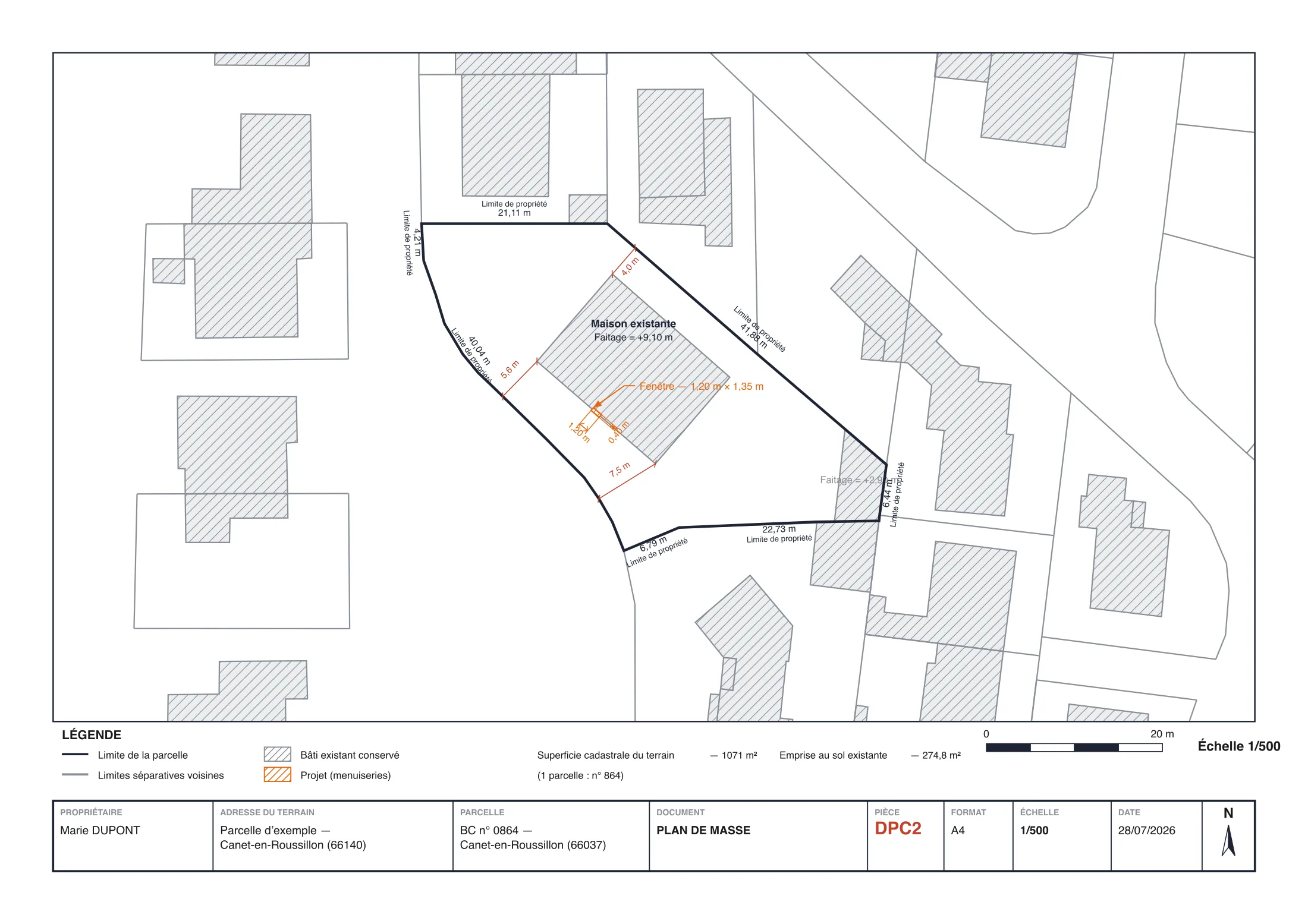 Exemple de plan de masse coté dans les 3 dimensions (DPC2) pour changement de fenêtres : Plan de repérage : la façade concernée est désignée sur la maison existante. Non exigé par le texte, mais utile à l'instructeur.