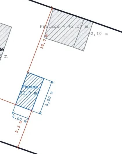 Cotes d'un projet de piscine sur un plan de masse réel : 4,00 × 8,00 m, distances de 16,0 m et 9,2 m aux limites de propriété, hauteur au faîtage de l'annexe existante